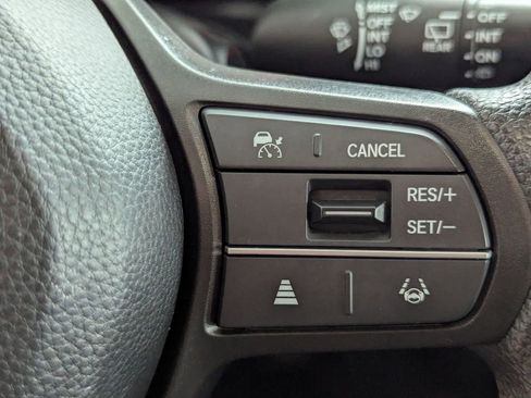 Used 2025 Honda HR-V LX image 18