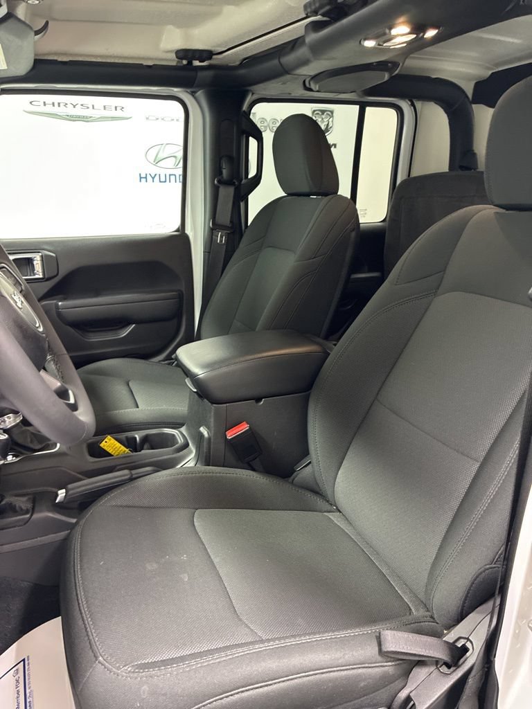 Used 2023 Jeep Gladiator Sport AWD/4WD image 9