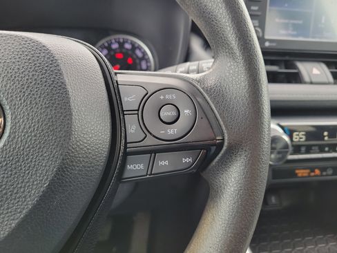 Used 2021 Toyota RAV4 XLE w/ Carpet Mat Package (TMS) image 22