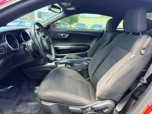 Used 2017 Ford Mustang Coupe RWD image 12