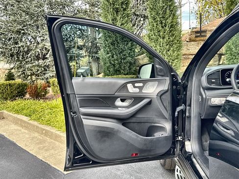 Used 2024 Mercedes-Benz GLS 450 4MATIC image 17