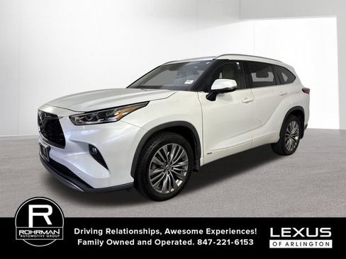 Used 2022 Toyota Highlander Platinum AWD/4WD image 2
