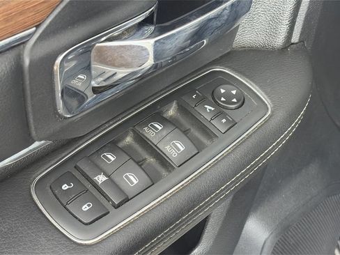 Used 2015 RAM 2500 Laramie w/ Black Appearance Group AWD/4WD image 25
