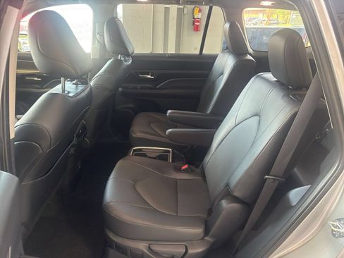Used 2025 Toyota Grand Highlander FWD image 26