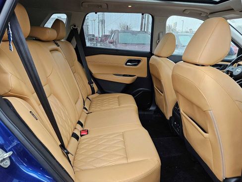 Used 2021 Nissan Rogue Platinum image 11