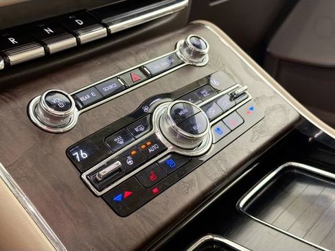 Used 2020 Lincoln Aviator Reserve w/ Equipment Group 201A image 16