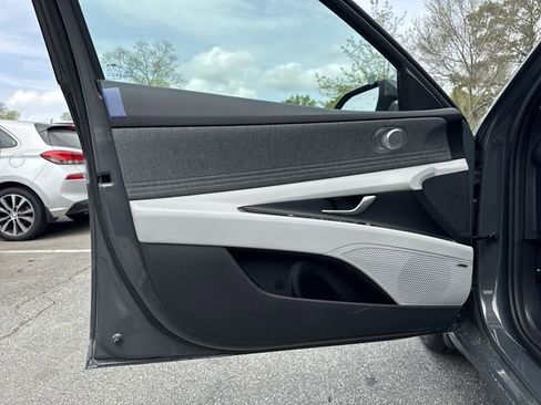 New 2026 Hyundai Elantra Limited FWD image 10