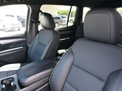 Used 2026 Buick Enclave Preferred FWD image 13