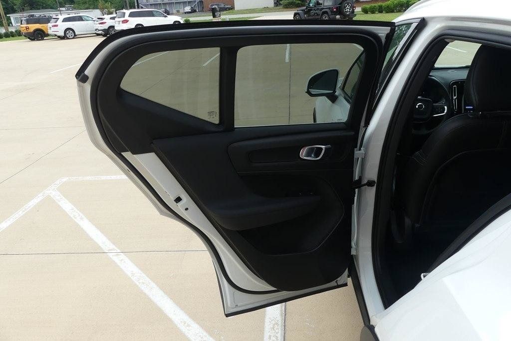 Used 2024 Volvo XC40 B5 Plus AWD/4WD image 33