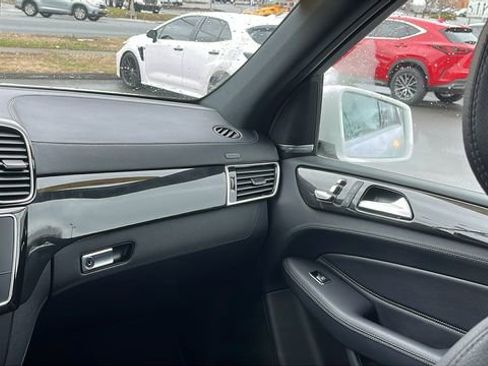 Used 2018 Mercedes-Benz GLE 550e 4MATIC image 21