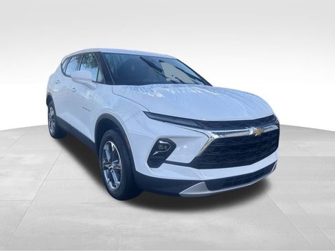 Used 2024 Chevrolet Blazer LT image 2