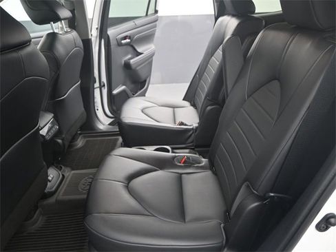 Used 2022 Toyota Highlander XLE image 13