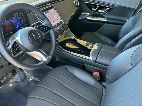 New 2026 Mercedes-Benz EQE 320 4MATIC SUV image 4