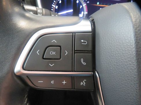 Used 2020 Toyota Highlander XLE FWD image 38