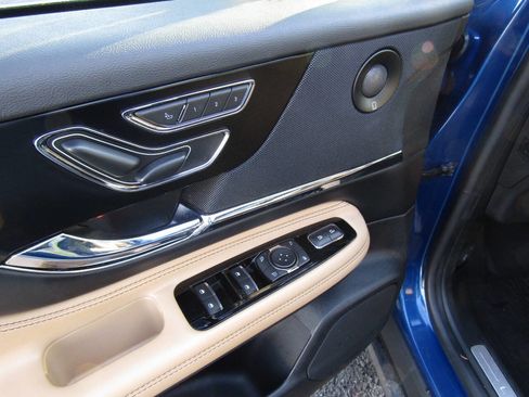 Used 2020 Lincoln Corsair Reserve w/ Equipment Group 201A image 23