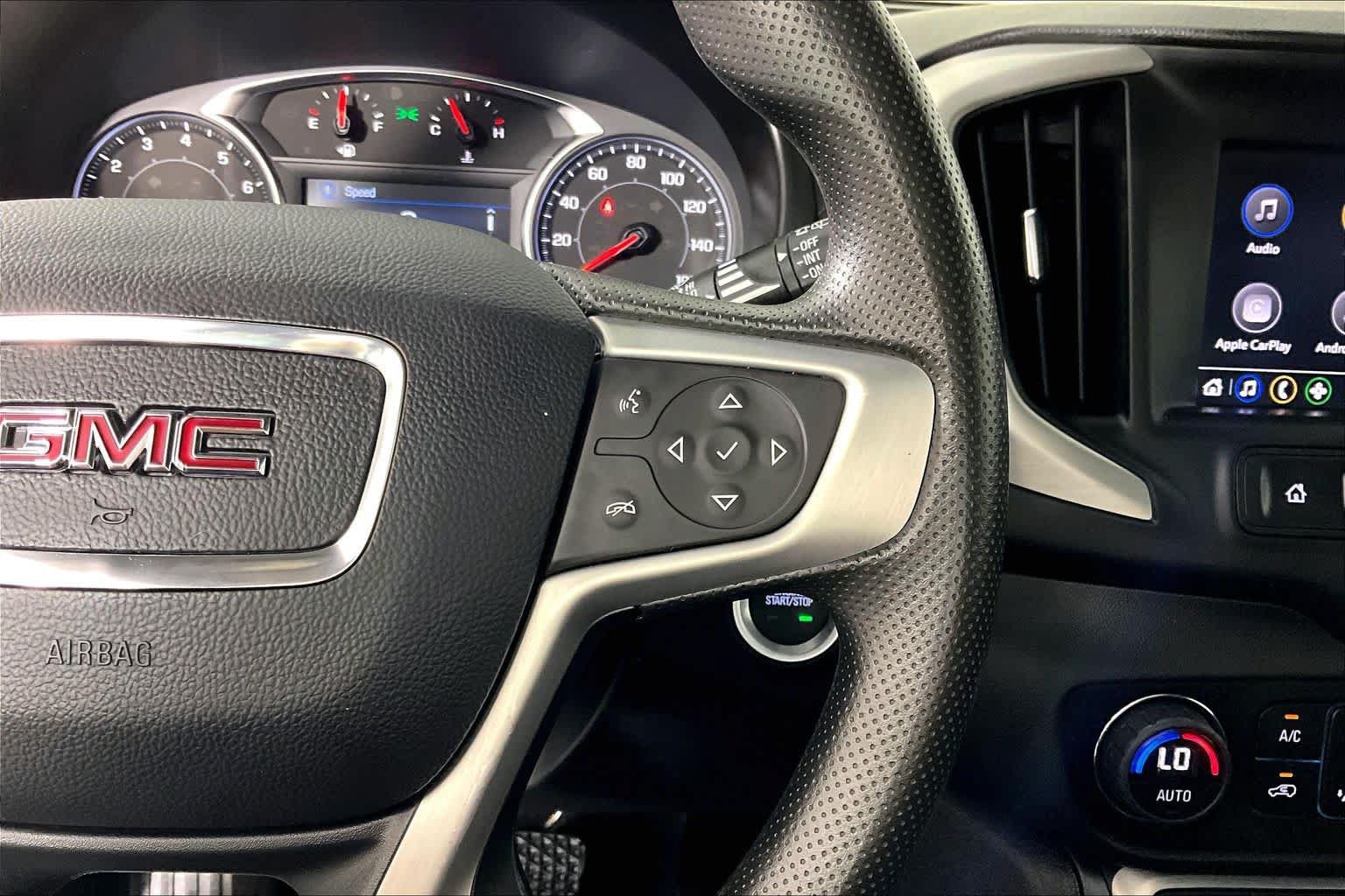 Used 2024 GMC Terrain SLE w/ Driver Convenience Package FWD image 23
