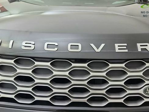 Used 2024 Land Rover Discovery Metropolitan Edition AWD/4WD image 17
