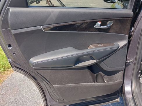 Used 2018 Kia Sorento LX image 14