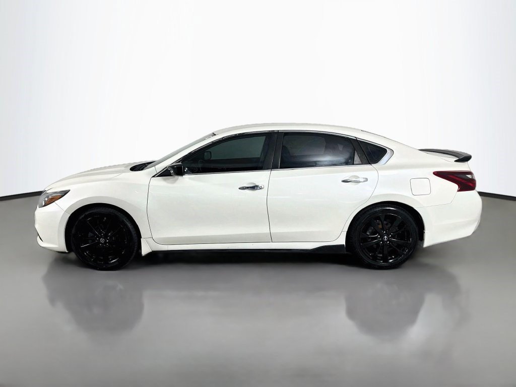Used 2017 Nissan Altima 2.5 SR w/ Midnight Edition Package FWD image 6