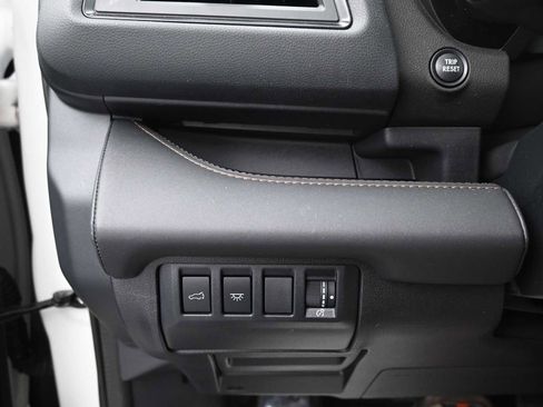 Used 2025 Subaru Ascent Bronze Edition image 10