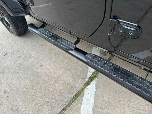 Used 2020 Jeep Wrangler Unlimited Sahara AWD/4WD image 34