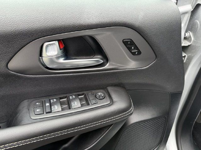 Used 2026 Chrysler Pacifica Select FWD image 19