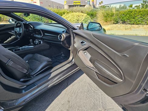 Used 2018 Chevrolet Camaro SS RWD image 27