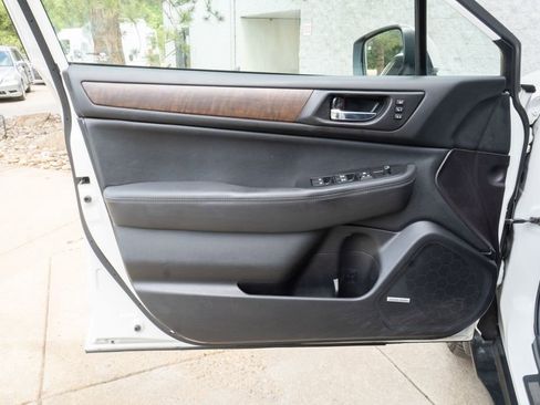 Used 2017 Subaru Outback 3.6R Limited AWD/4WD image 7