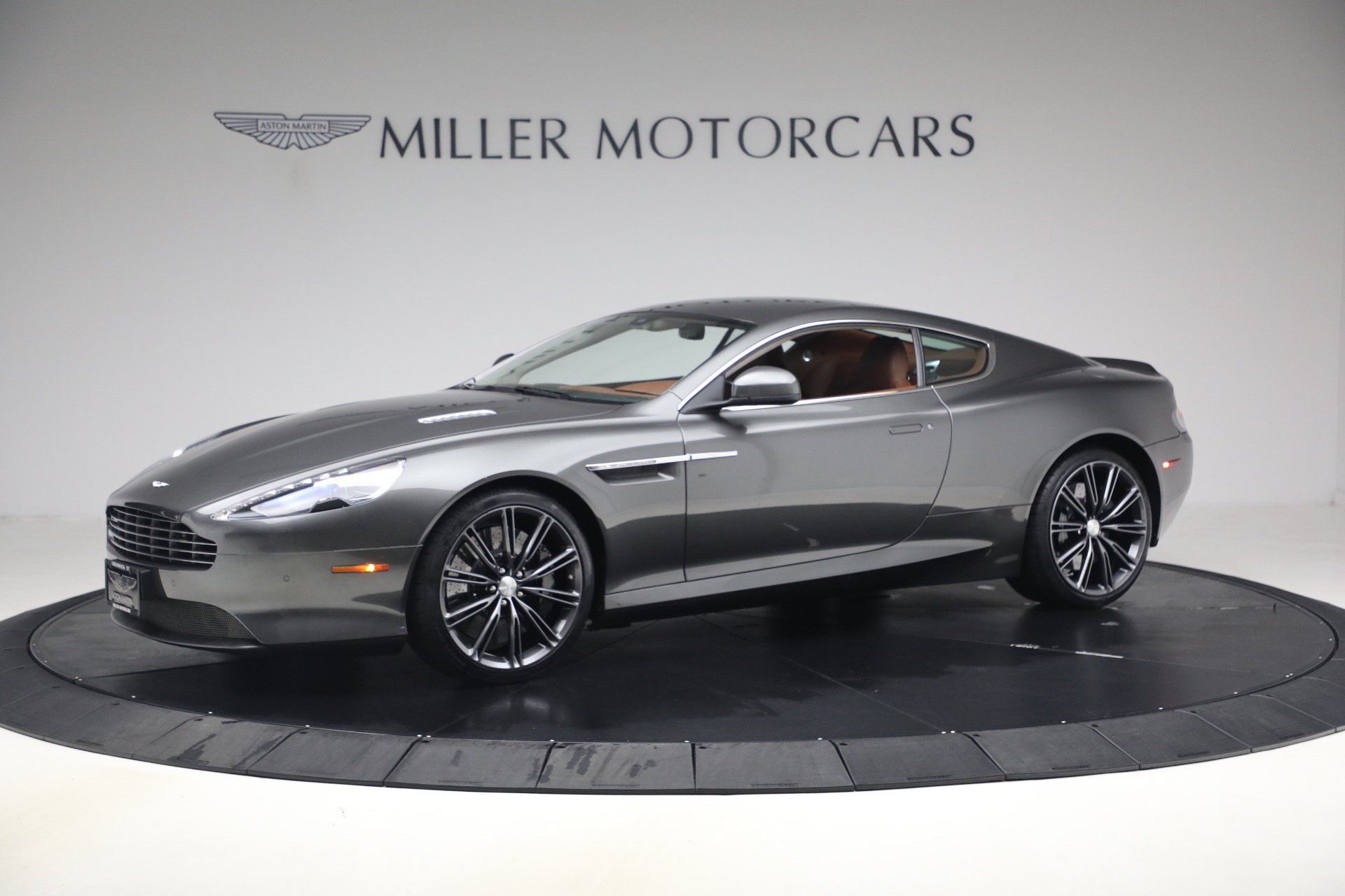 Used 2014 Aston Martin DB9 Coupe RWD image 2
