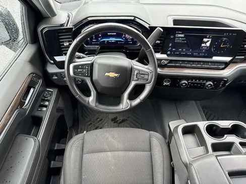 Used 2022 Chevrolet Silverado 1500 LT AWD/4WD image 15