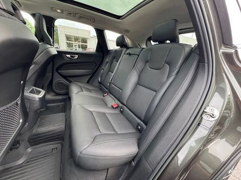 Used 2022 Volvo XC60 B5 Momentum w/ Climate Package AWD/4WD image 11