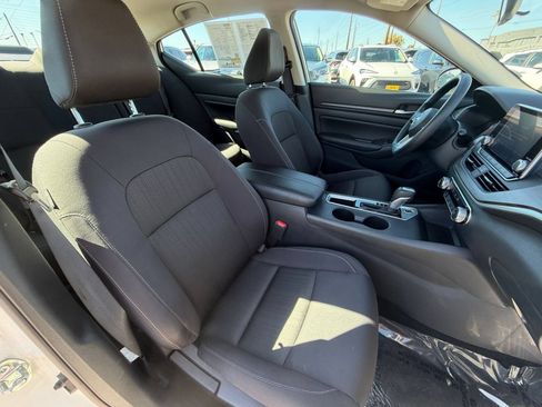 Used 2025 Nissan Altima 2.5 SV FWD image 35