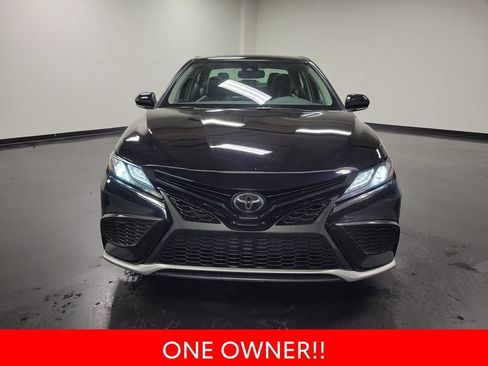 Used 2022 Toyota Camry XSE FWD image 3