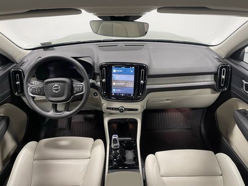 Used 2025 Volvo XC40 B5 Plus w/ Protection Package Premier image 30