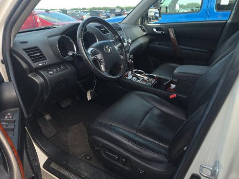 Used 2012 Toyota Highlander Limited w/ Tow Pkg image 10
