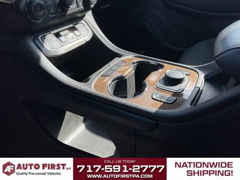 Used 2023 GMC Acadia SLE w/ Driver Convenience Package AWD/4WD image 30