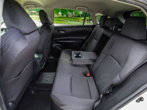 Used 2021 Toyota Venza LE AWD/4WD image 39