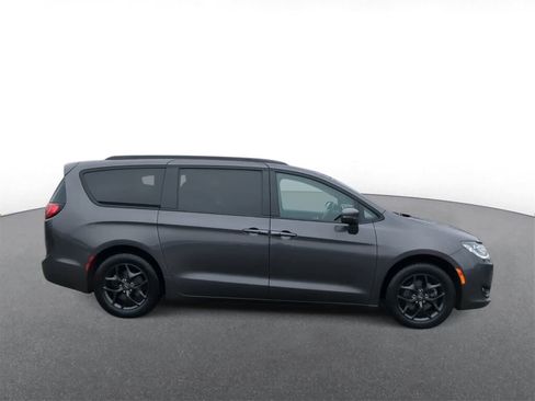 Certified 2019 Chrysler Pacifica Limited w/ S Appearance Package image 9