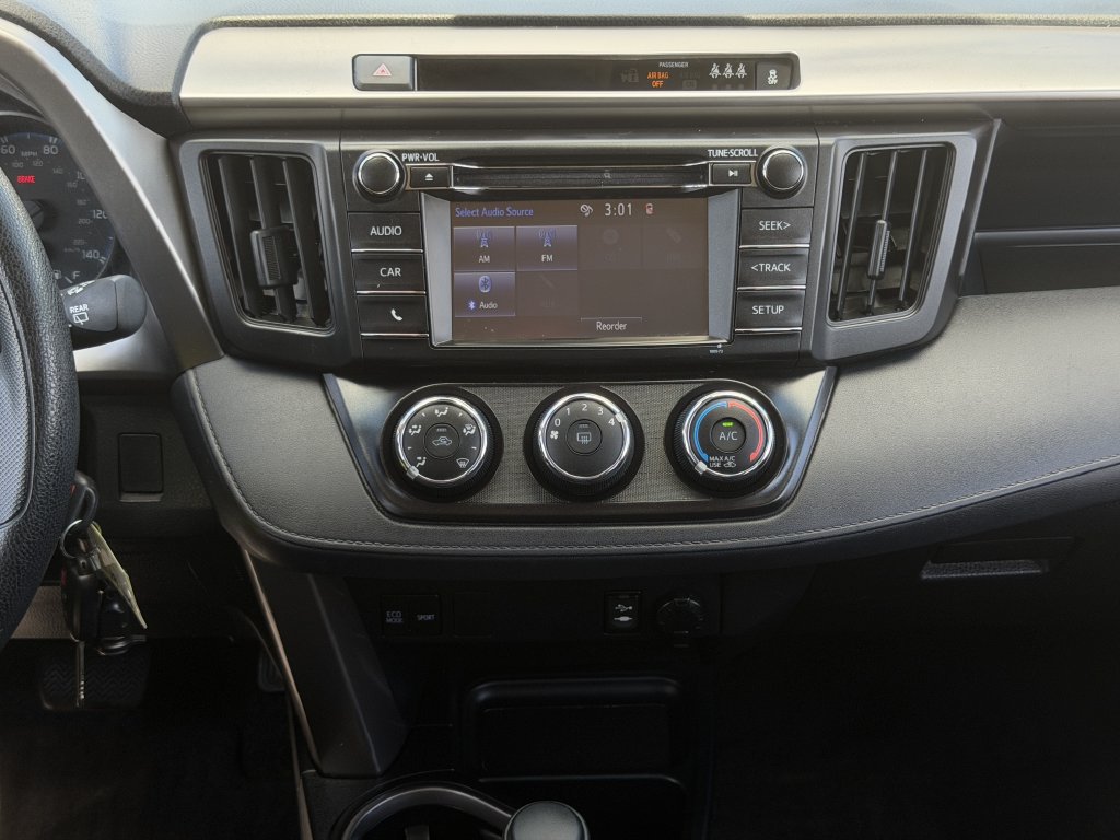 Used 2017 Toyota RAV4 LE FWD image 17