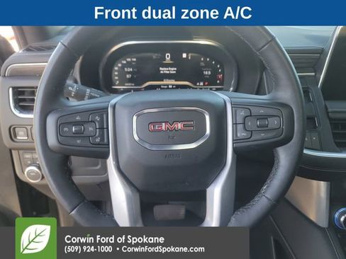 Used 2022 GMC Yukon XL SLT w/ SLT Luxury Package image 4