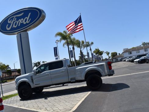 Used 2025 Ford F450 Lariat w/ FX4 Off-Road Package image 32