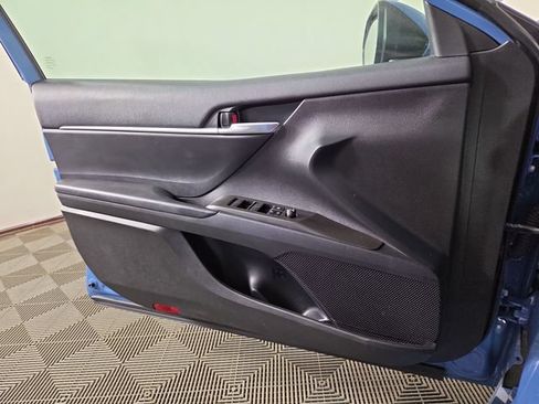 Used 2023 Toyota Camry SE w/ Cold Weather Package FWD image 29