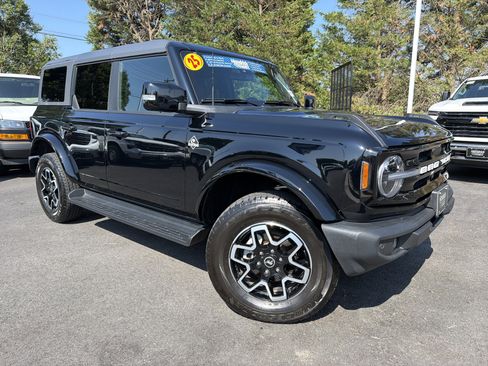 Used 2025 Ford Bronco Outer Banks AWD/4WD image 2