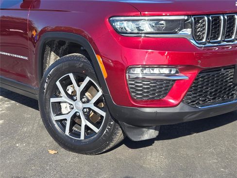 Certified 2024 Jeep Grand Cherokee Limited image 4