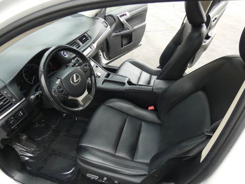 Used 2015 Lexus CT 200h image 59