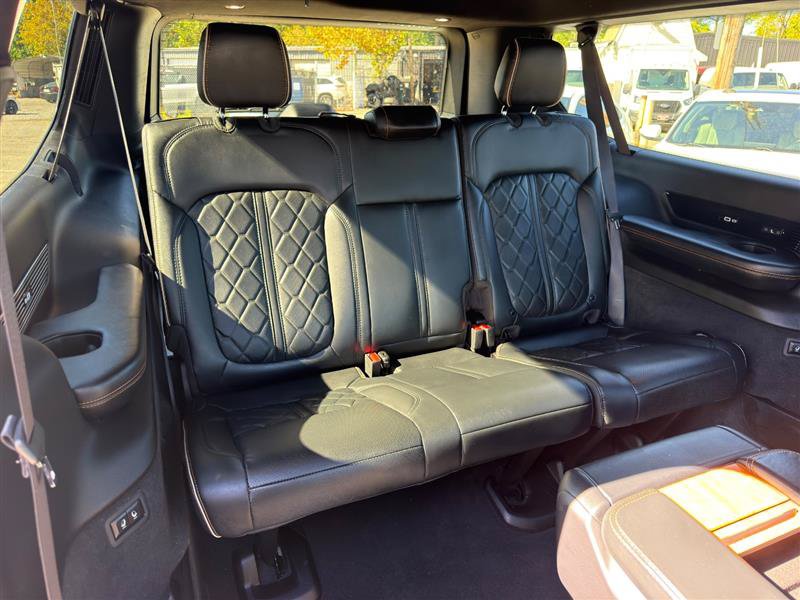 Used 2024 Jeep Grand Wagoneer L Series III AWD/4WD image 27