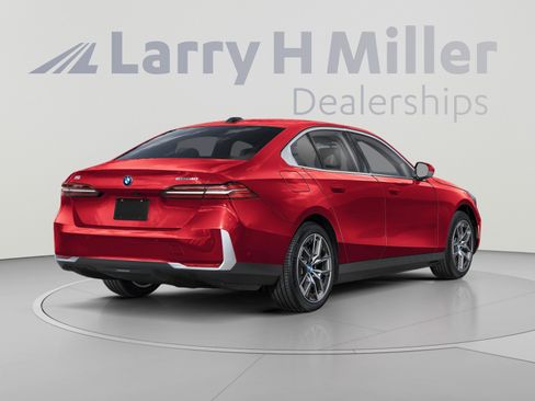 Used 2025 BMW i5 eDrive40i w/ M Sport Package RWD image 2