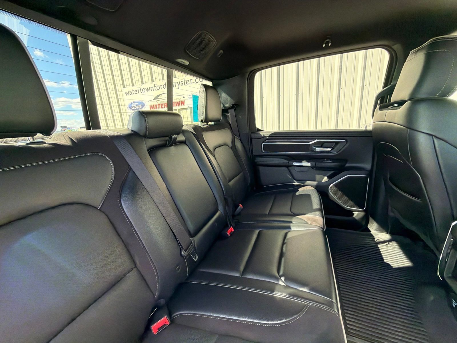 Used 2023 RAM 1500 Laramie AWD/4WD image 9