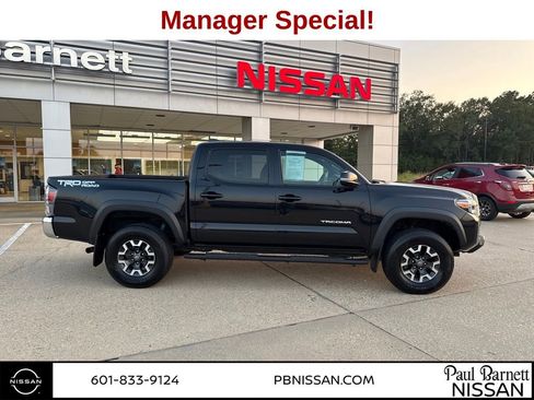 Used 2022 Toyota Tacoma TRD Off-Road image 10