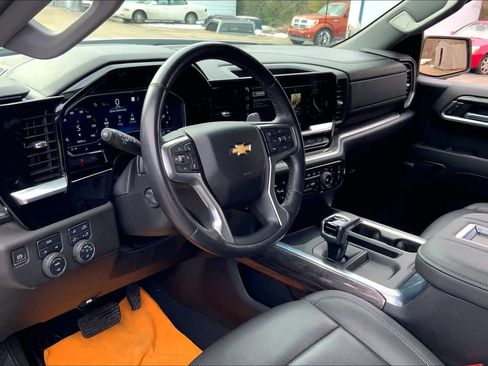 Used 2022 Chevrolet Silverado 1500 LTZ image 17